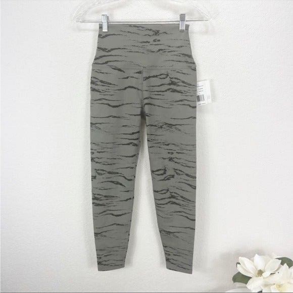 Beyond Yoga High Waisted Midi Legging Pewter Jacquard Small S NWT - Picture 1 of 7